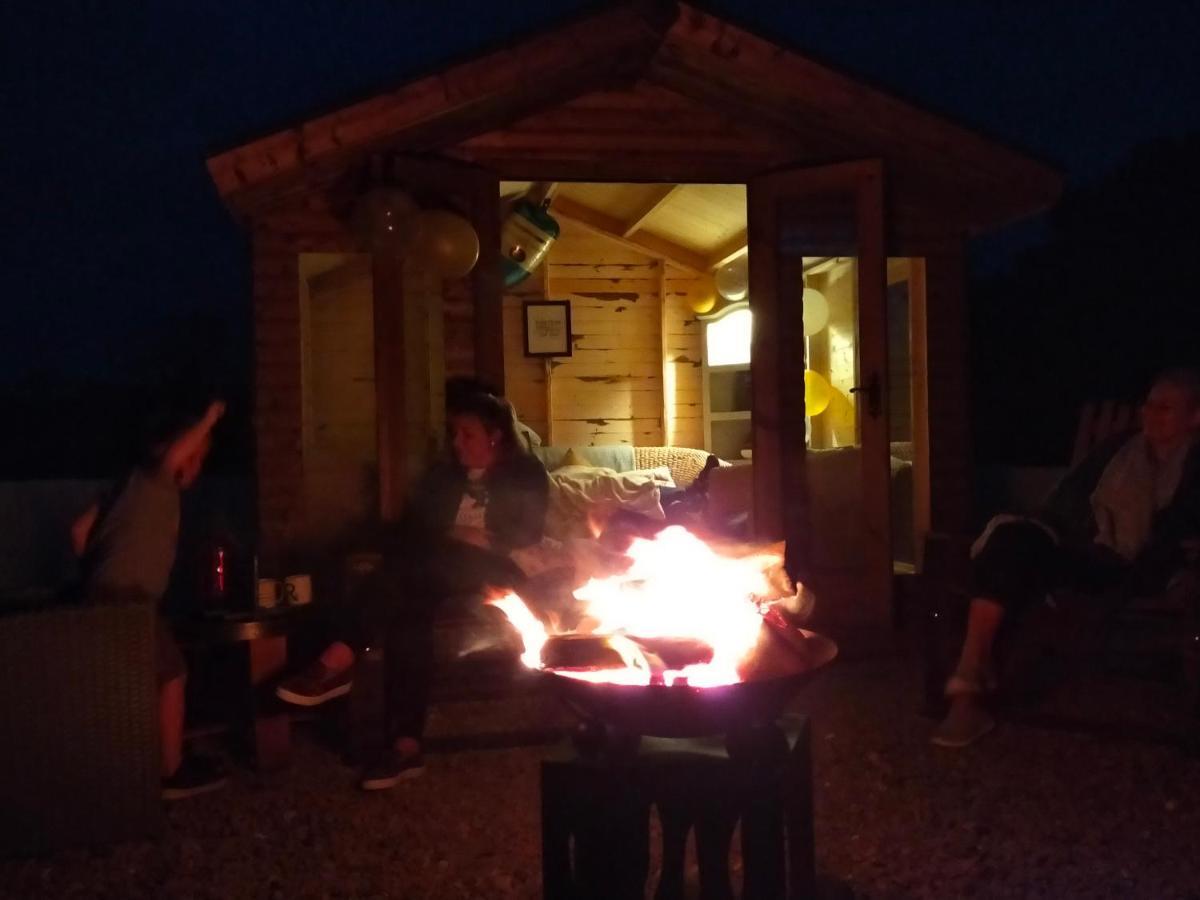Riverside Cottage 캐릭퍼거스 외부 사진